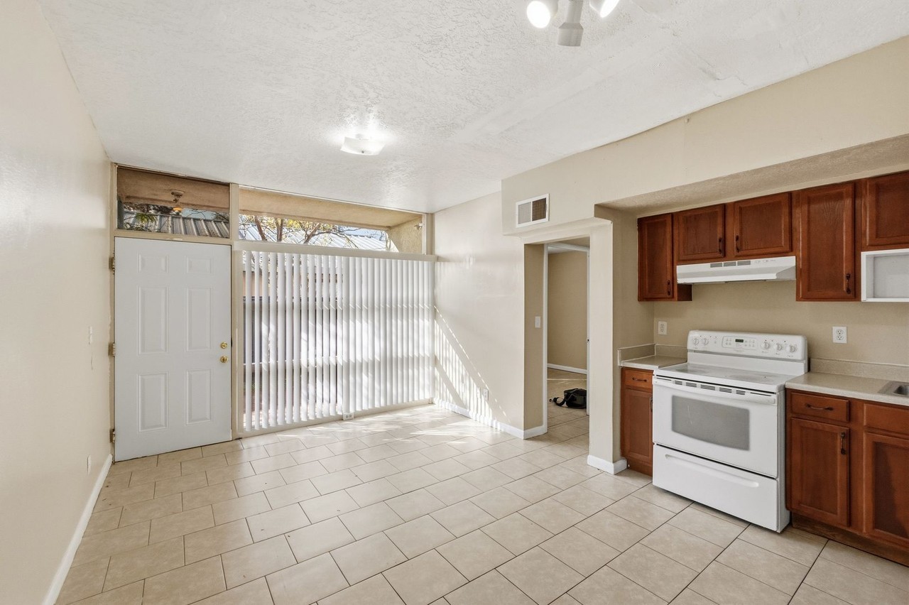 309 Tennessee St SE - Photo 5 of 12