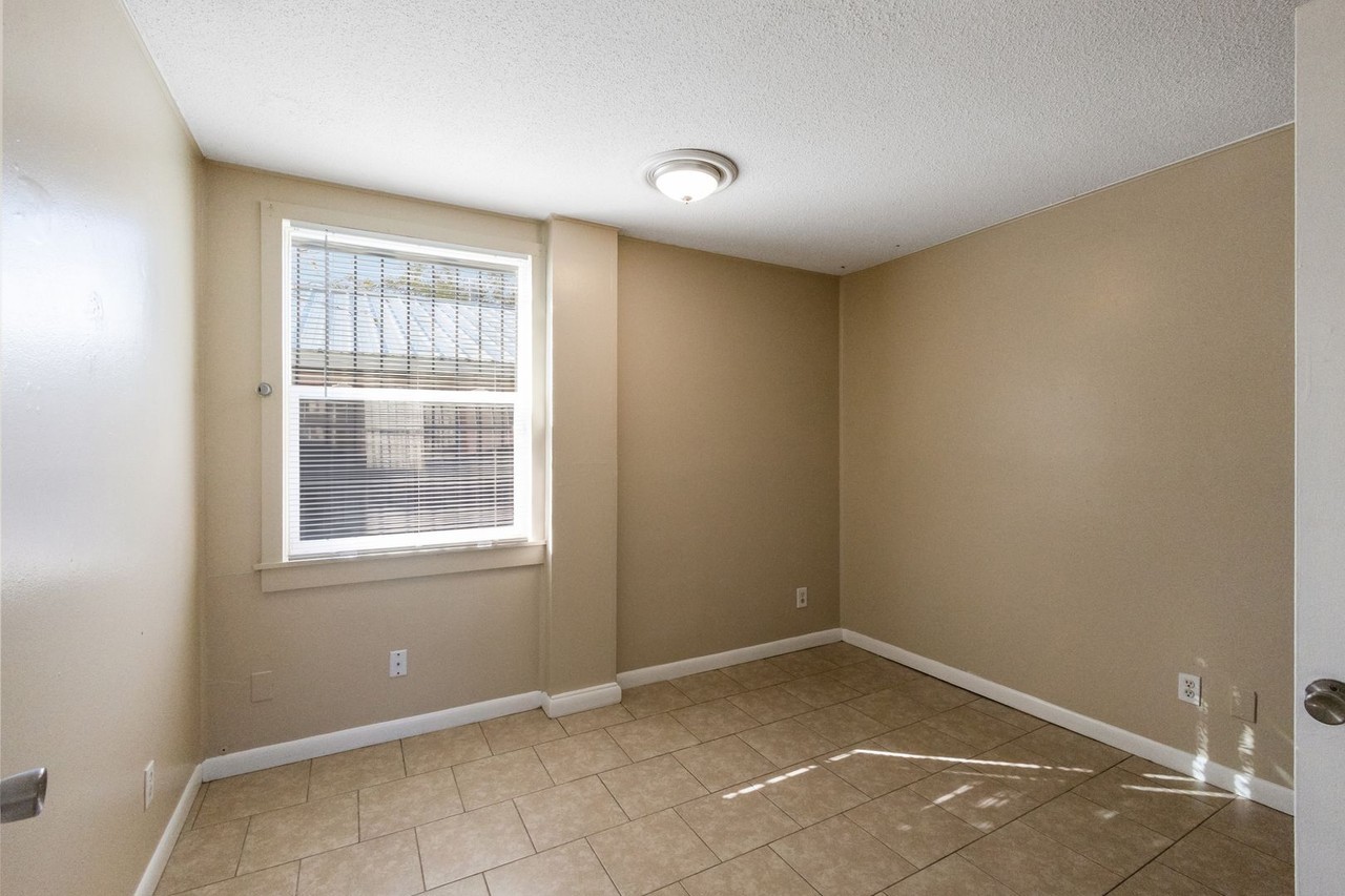 309 Tennessee St SE - Photo 6 of 12