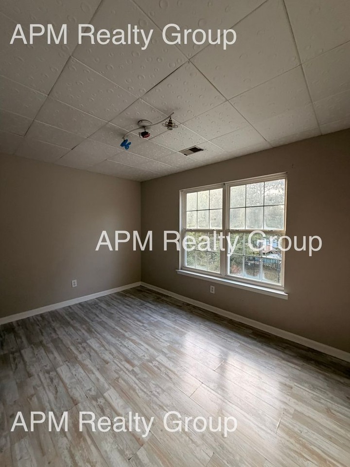 1269 Rockwood Rd - Photo 6 of 9