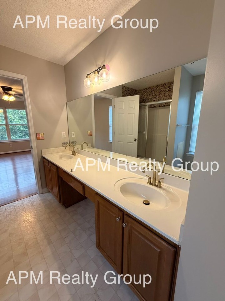 1269 Rockwood Rd - Photo 7 of 9