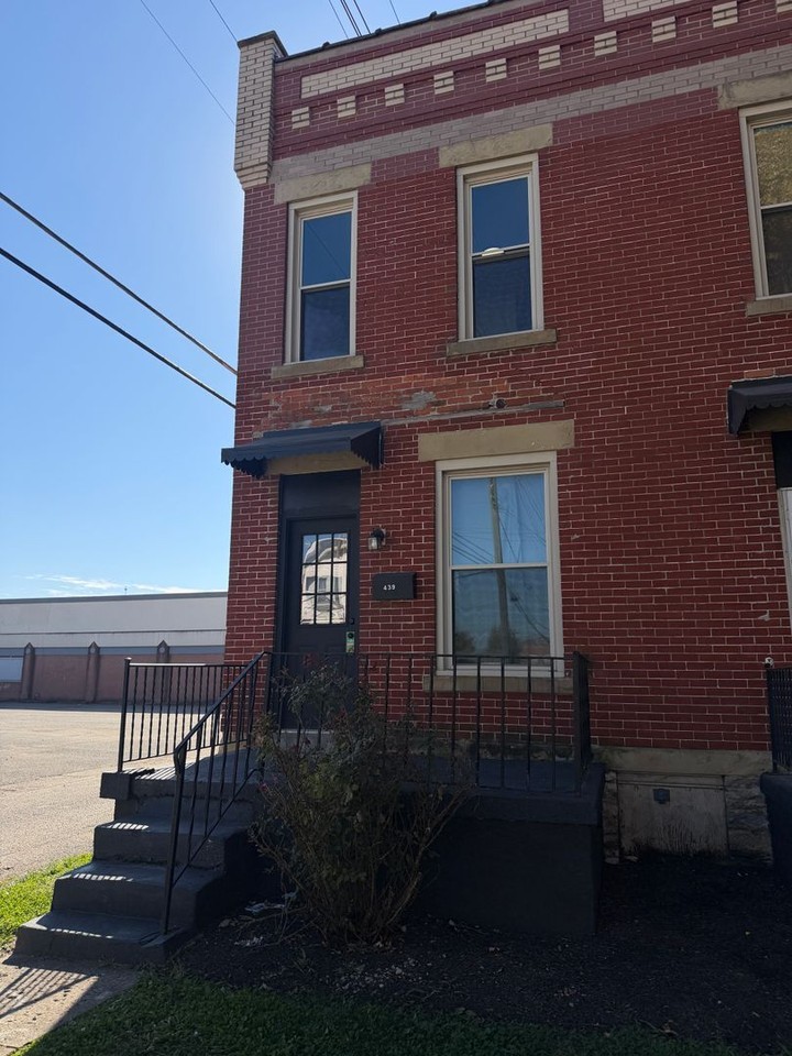 439 Hanford St - Photo 2 of 23