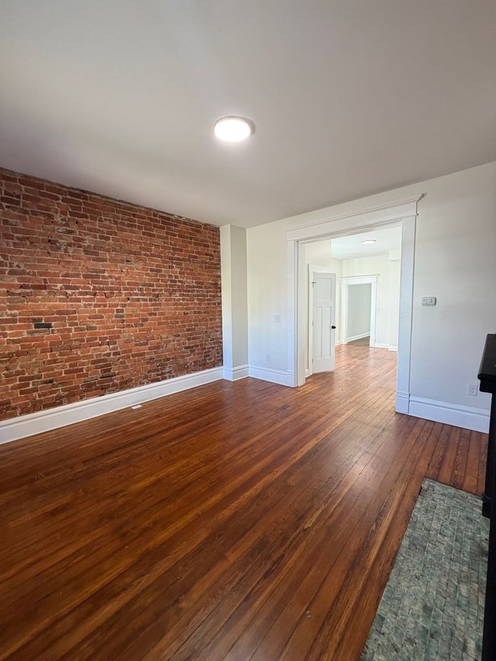 439 Hanford St - Photo 3 of 23