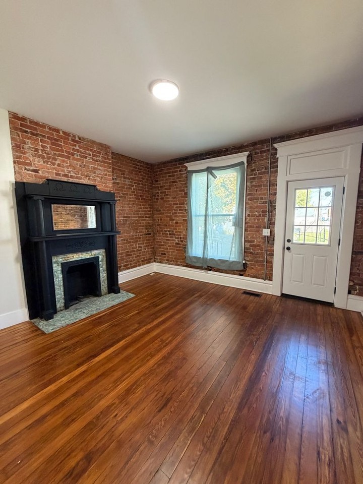 439 Hanford St - Photo 4 of 23