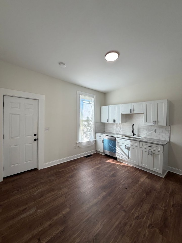 439 Hanford St - Photo 7 of 23