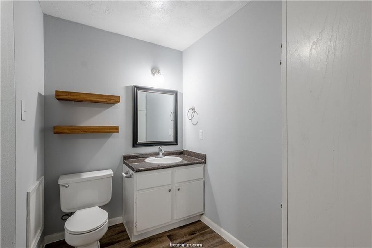 1404 Summit St #A - Photo 4 of 20
