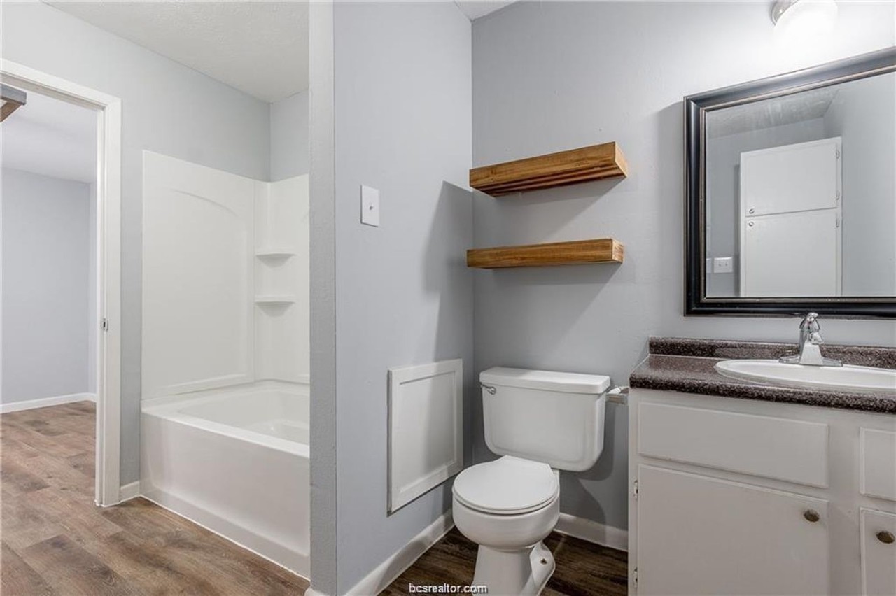 1404 Summit St #A - Photo 5 of 20