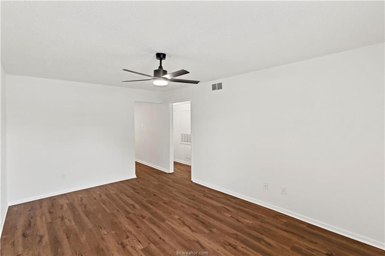 1412 Hillside Dr - Photo 4 of 17