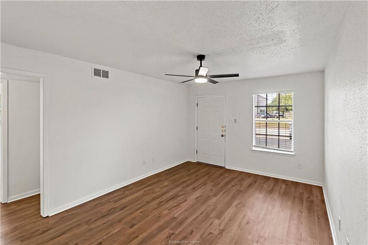 1412 Hillside Dr - Photo 5 of 17
