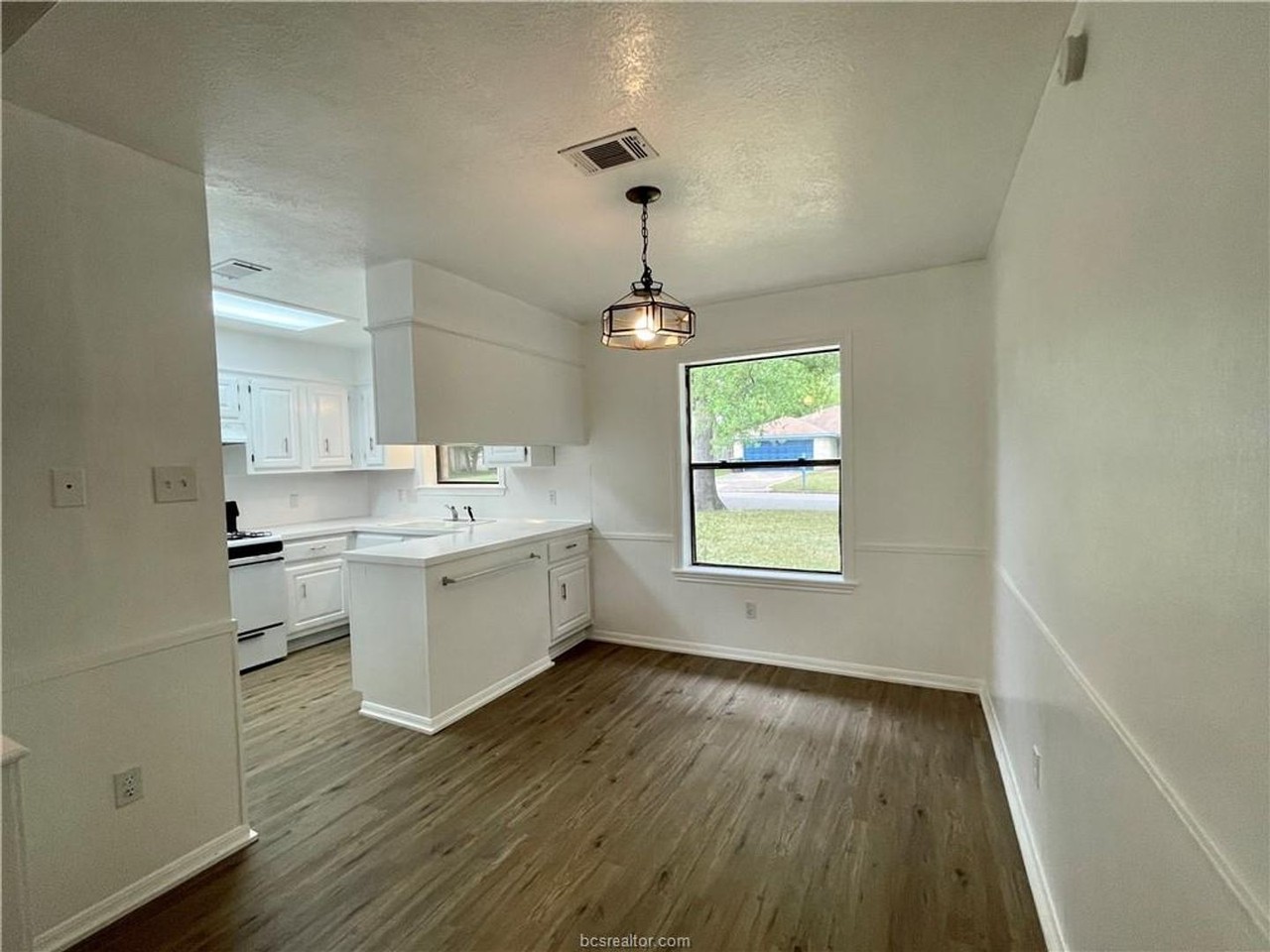 2819 Adrienne Dr - Photo 4 of 15