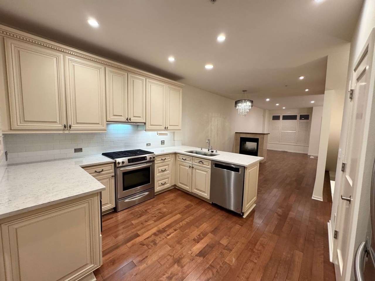 10415 Ne 12th Pl - Photo 5 of 46