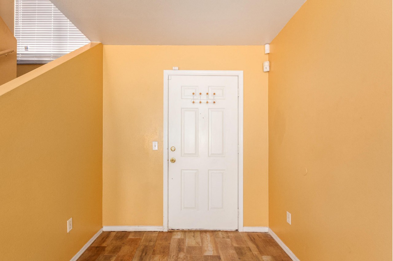 11762 W Main St - Photo 7 of 50