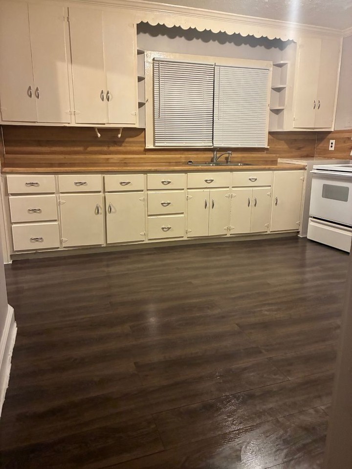 1625 Spruce St - Photo 2 of 15