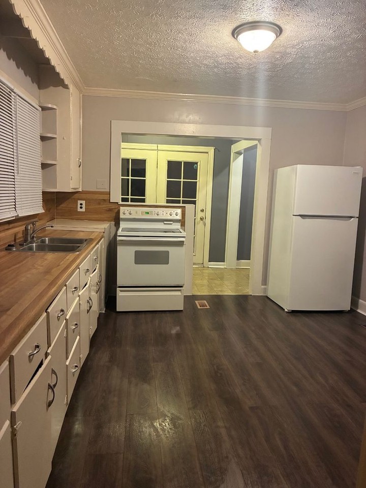 1625 Spruce St - Photo 3 of 15