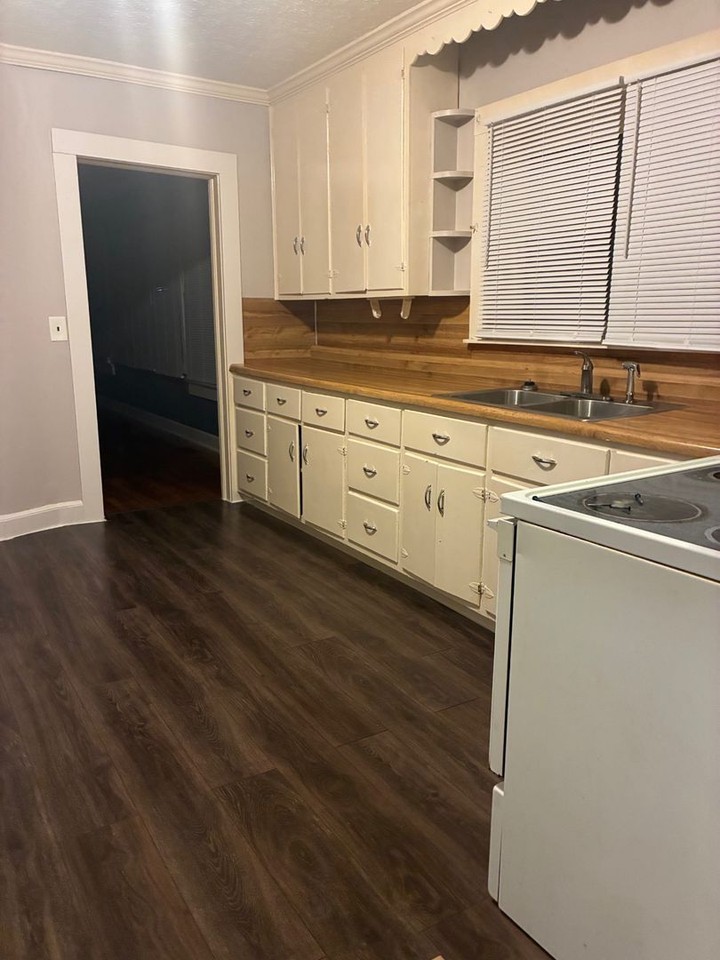 1625 Spruce St - Photo 5 of 15