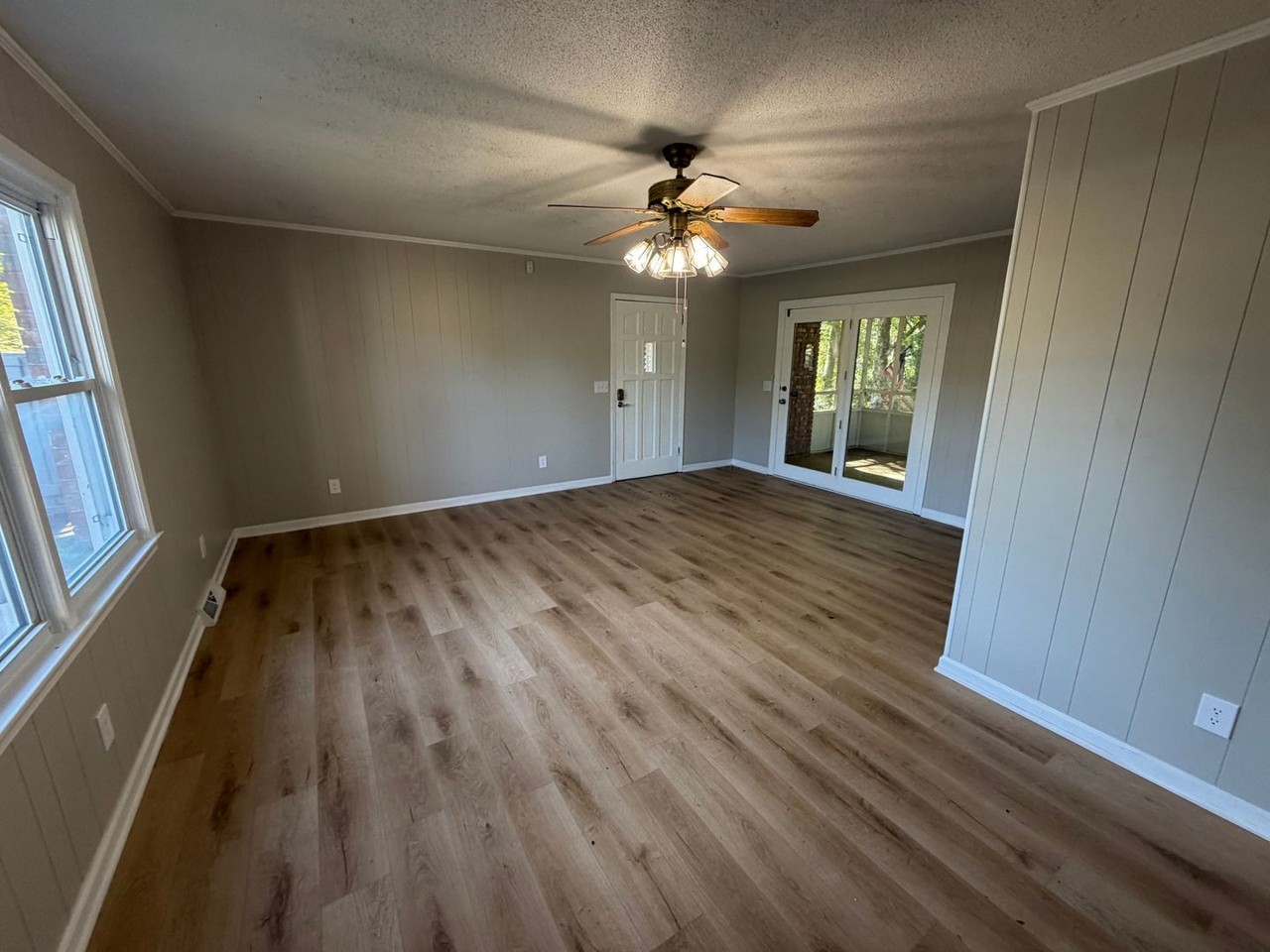 205 Cambridge Dr - Photo 3 of 14