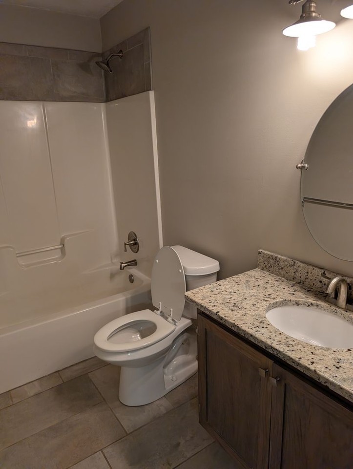 836 N Donahue Dr - Photo 3 of 7