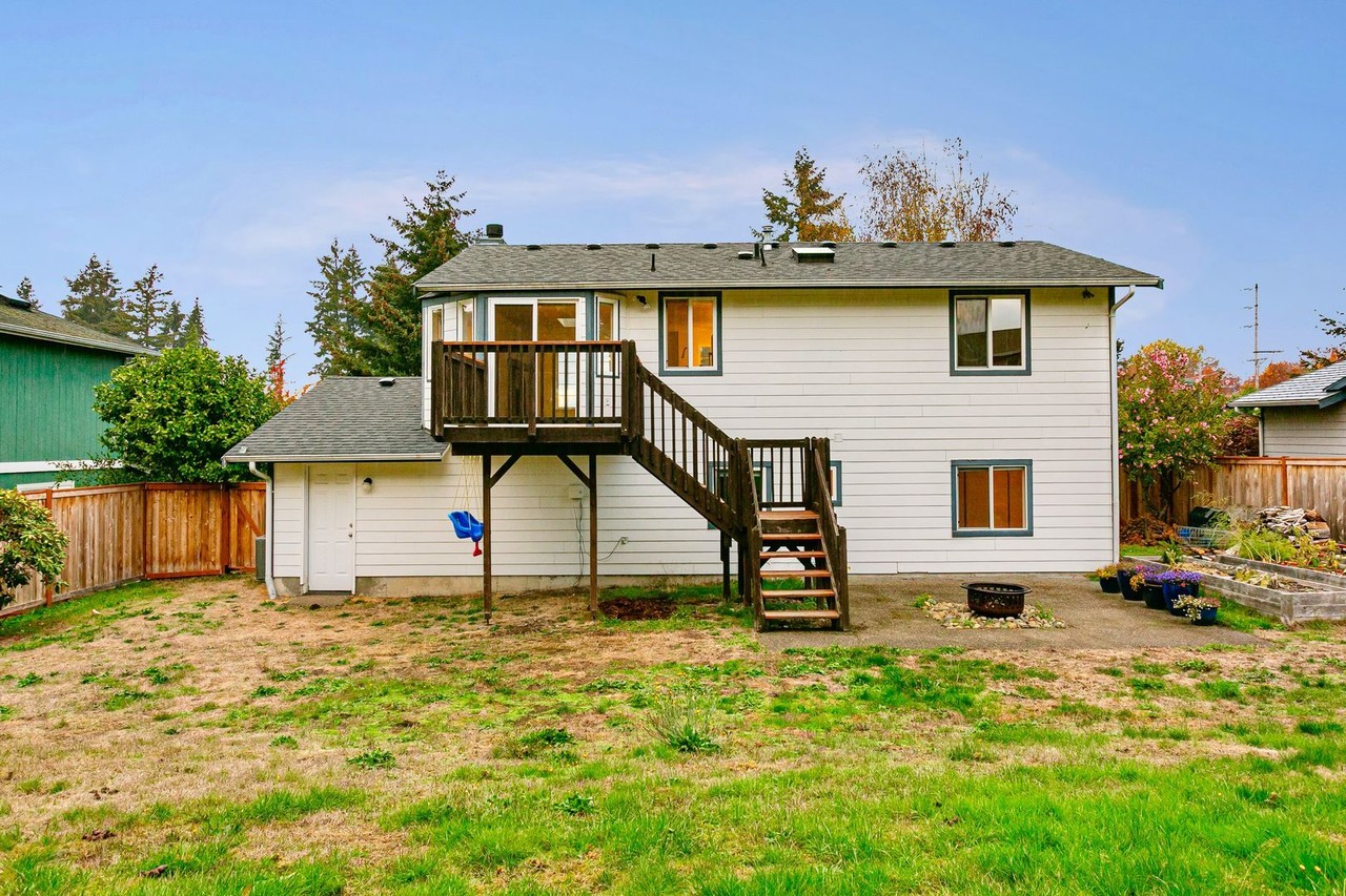 10320 97th St Sw - Photo 3 of 26