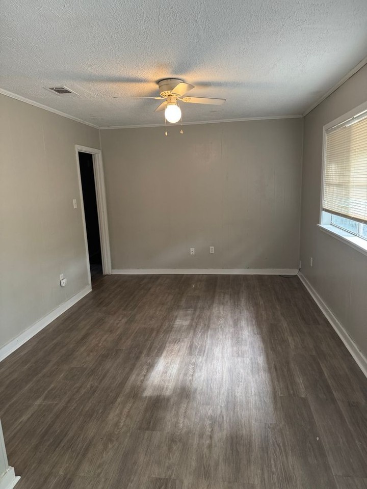 6448 Lyndon B Johnson Dr - Photo 2 of 10