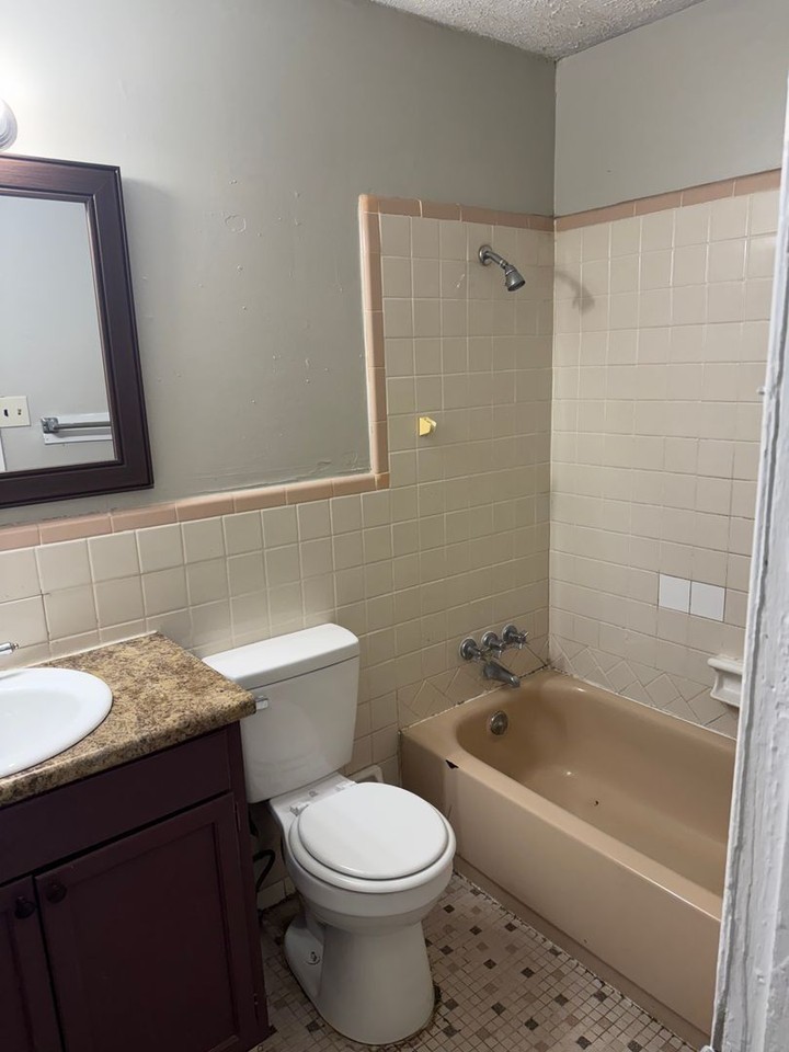6448 Lyndon B Johnson Dr - Photo 5 of 10