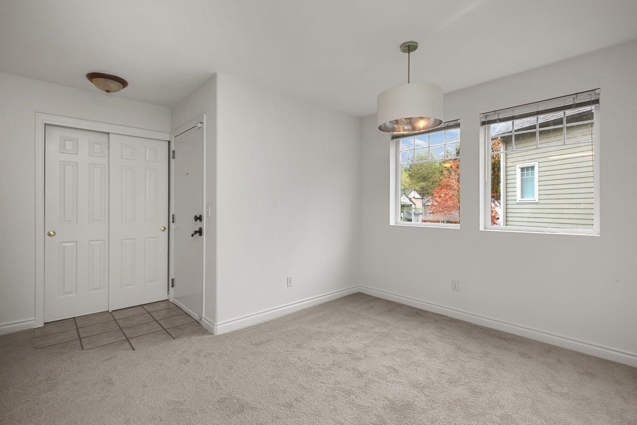 18501 Se Newport Way - Photo 7 of 38