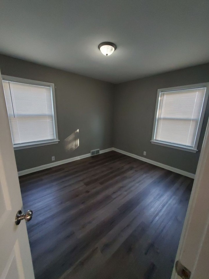 5124 N 41st St - Photo 2 of 12