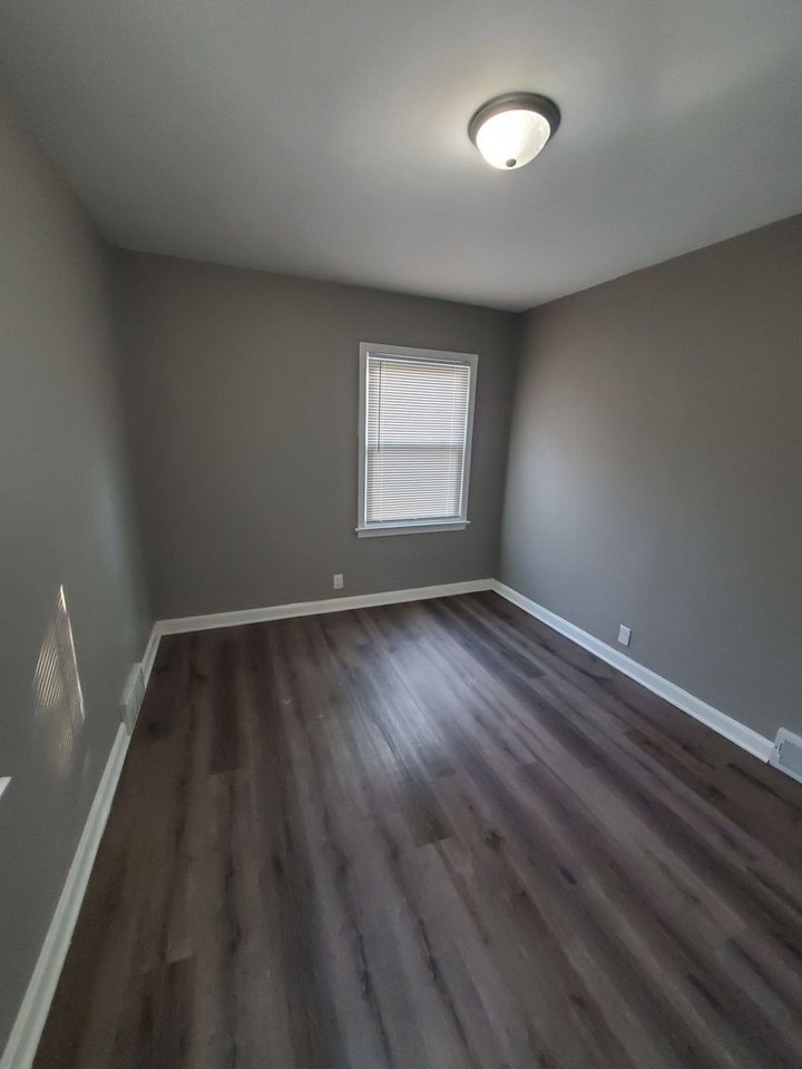 5124 N 41st St - Photo 3 of 12