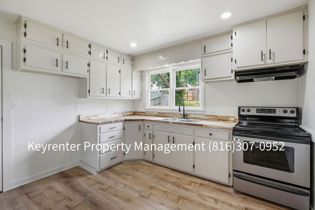 3313 S Vermont Ave - Photo 2 of 26