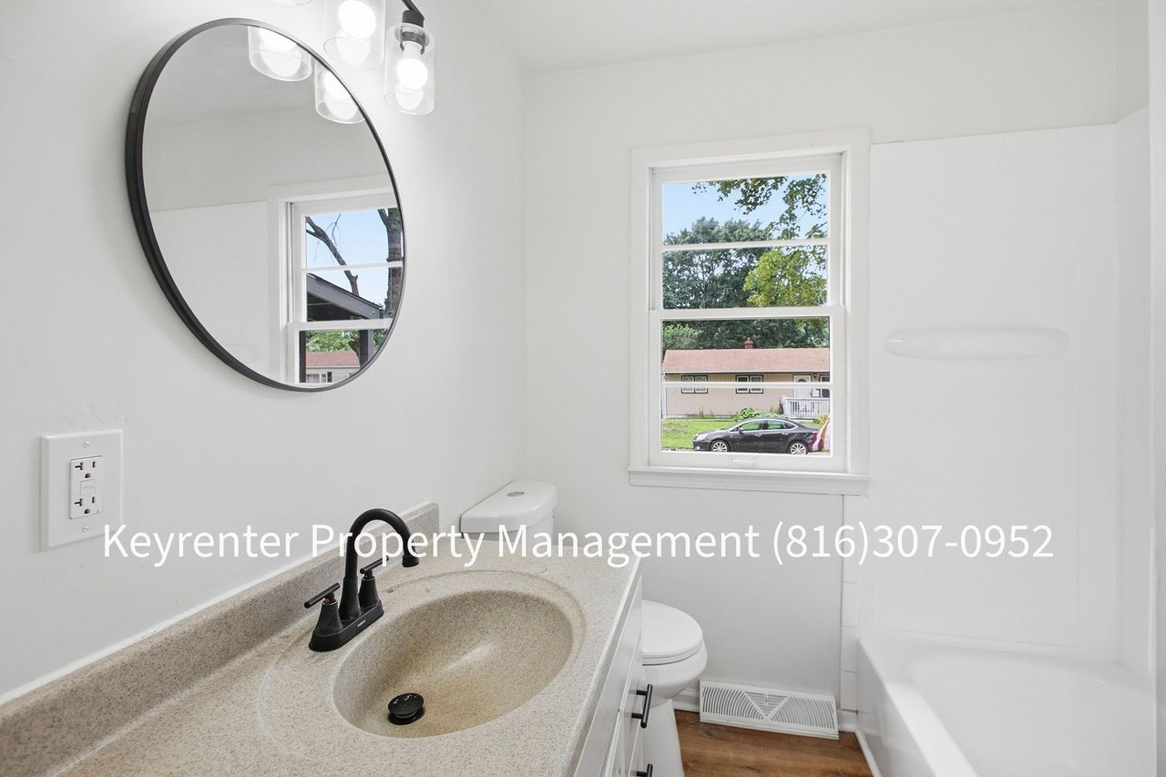 3313 S Vermont Ave - Photo 3 of 26