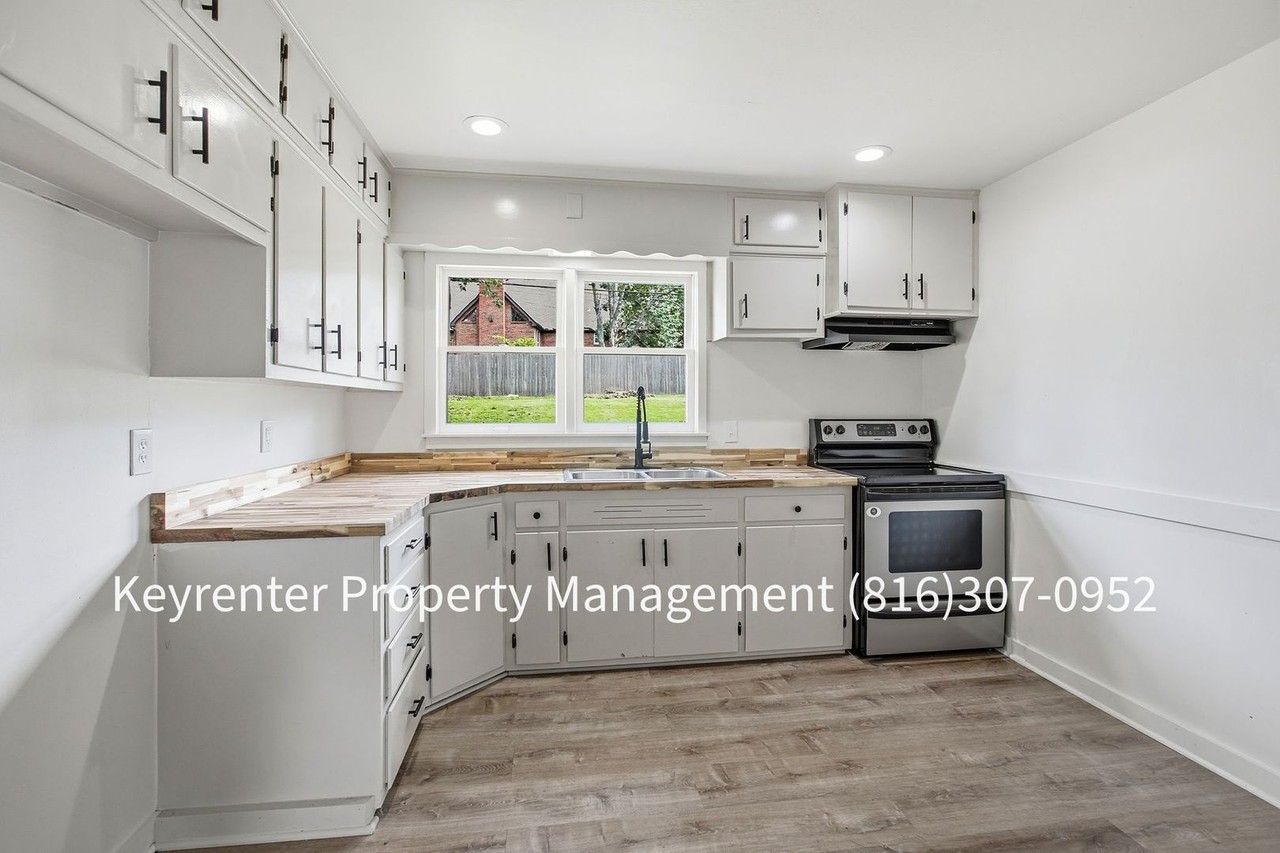 3313 S Vermont Ave - Photo 7 of 26