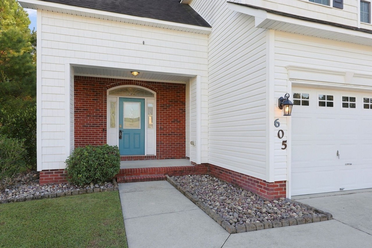 605 Brunswick Dr - Photo 3 of 38