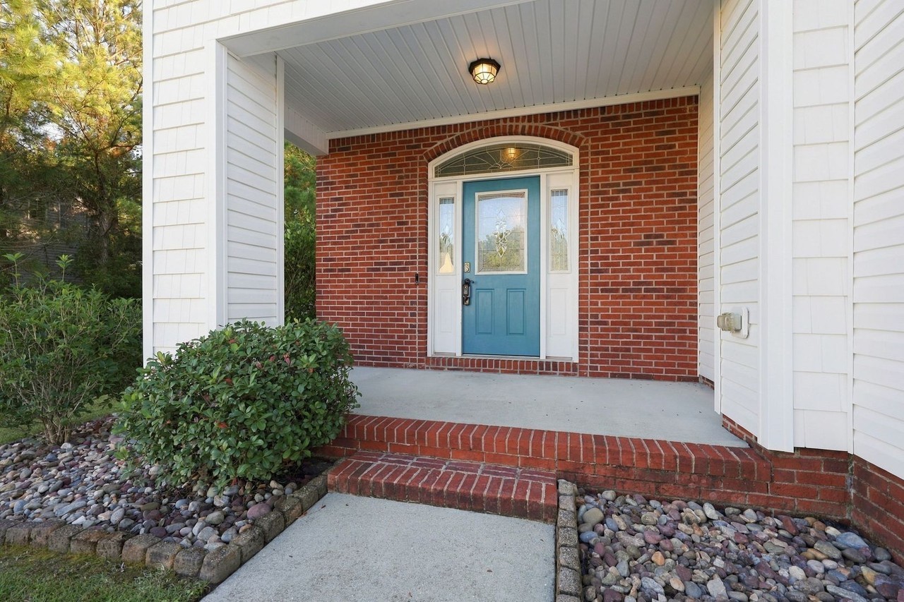 605 Brunswick Dr - Photo 4 of 38