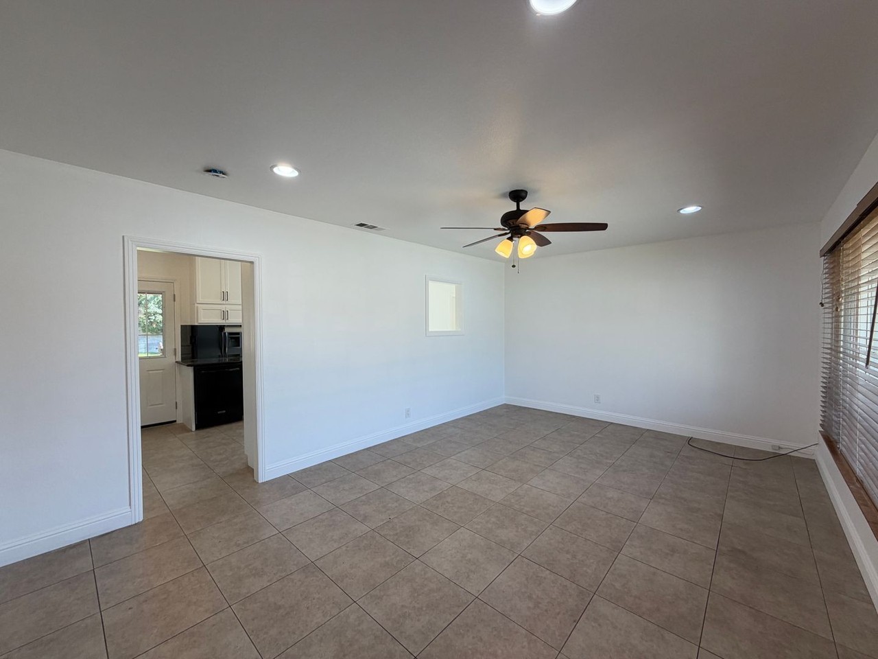 318 Capitol Dr - Photo 2 of 44
