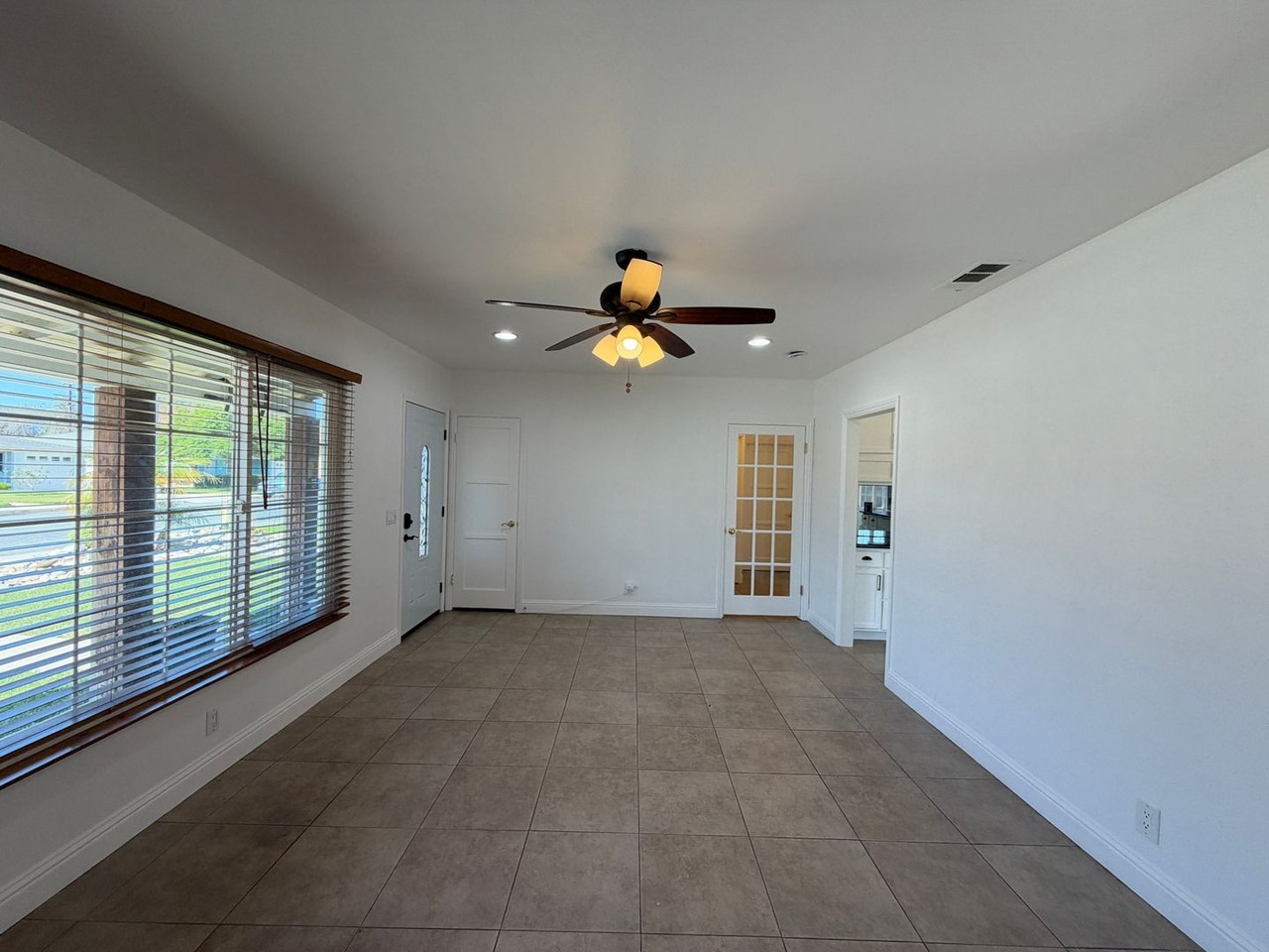 318 Capitol Dr - Photo 7 of 44