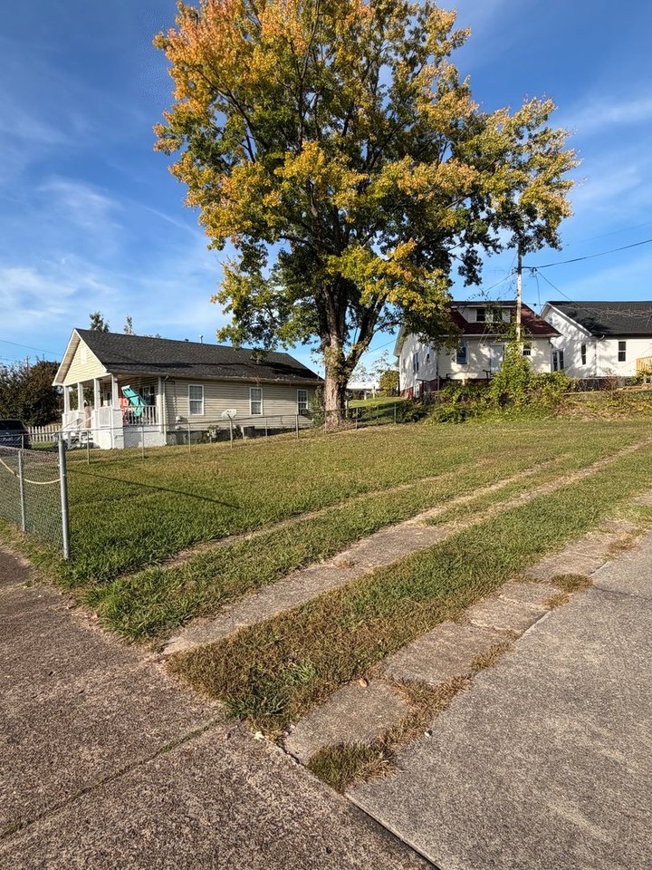 917 Myrtle St - Photo 2 of 13