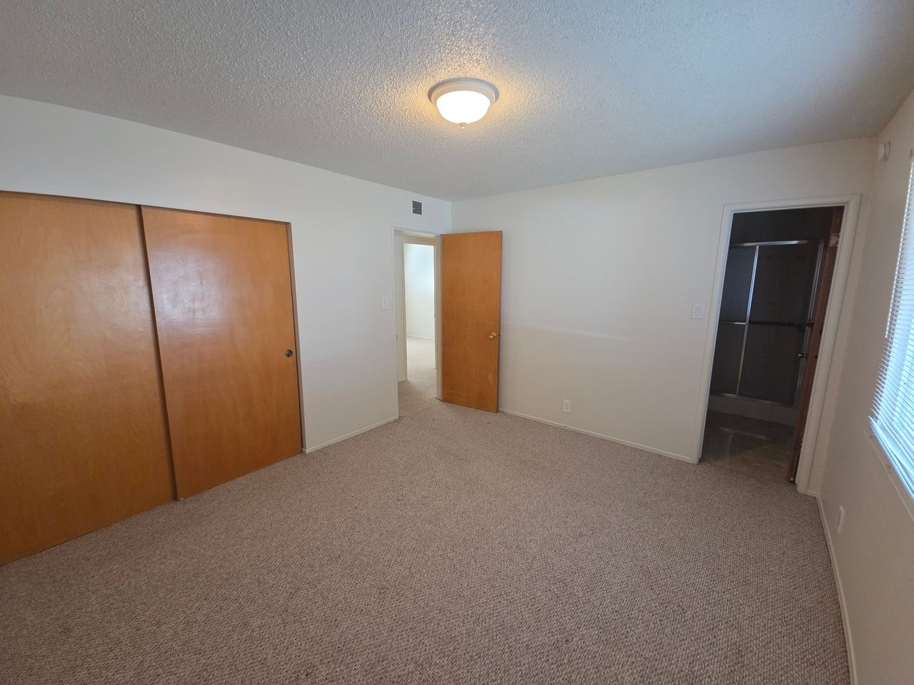 913 Sylvia St - Photo 7 of 31