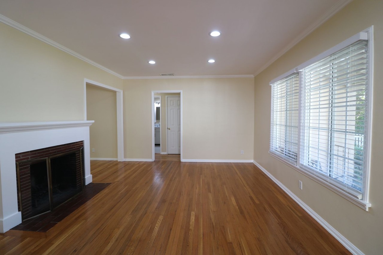 4714 Tobias Ave - Photo 5 of 25