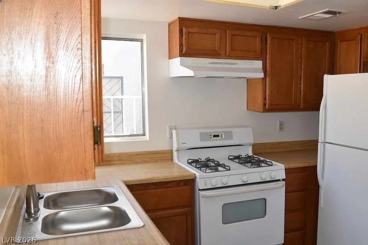 2214 Pebble Creek Ln - Photo 2 of 9