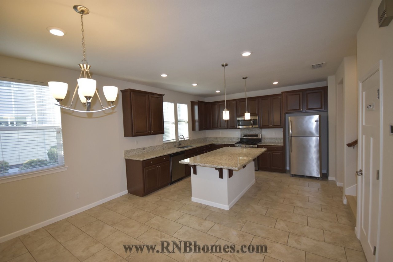 1049 Dennington Pl - Photo 3 of 20
