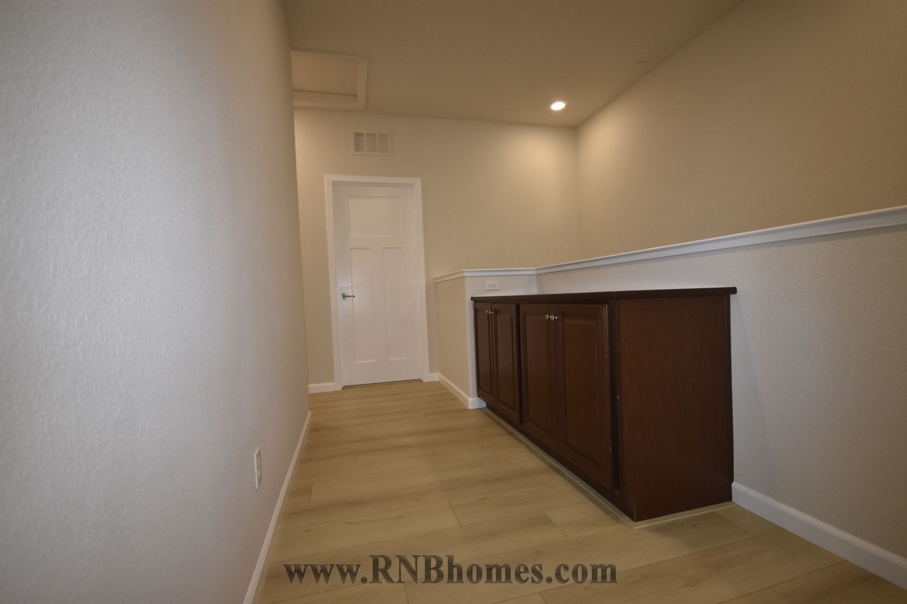 1049 Dennington Pl - Photo 5 of 20