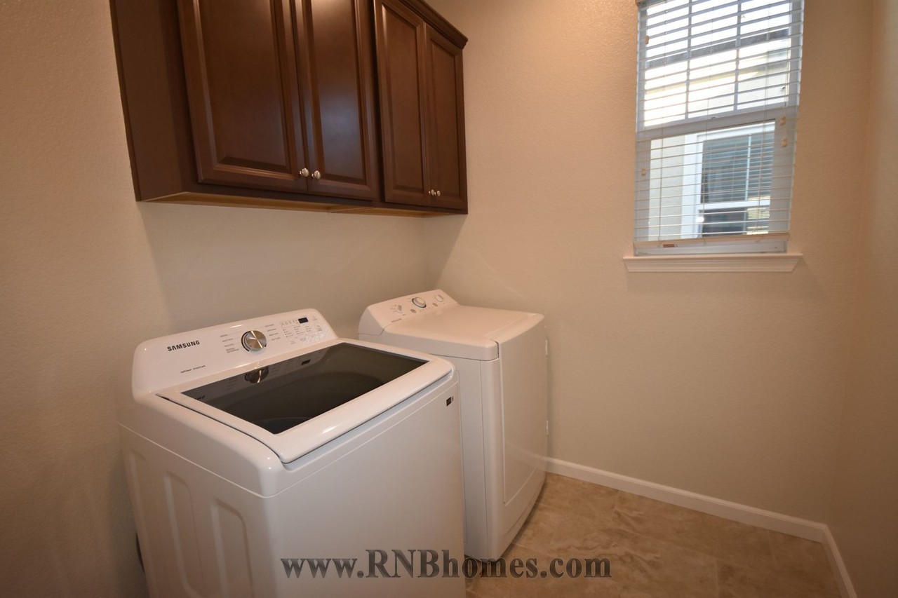 1049 Dennington Pl - Photo 6 of 20