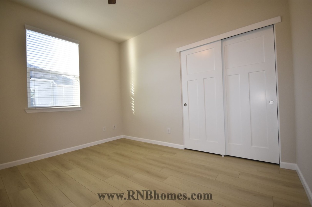1049 Dennington Pl - Photo 7 of 20