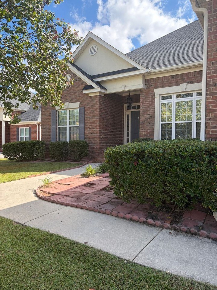 4246 4246 Colony Square Dr - Photo 2 of 36