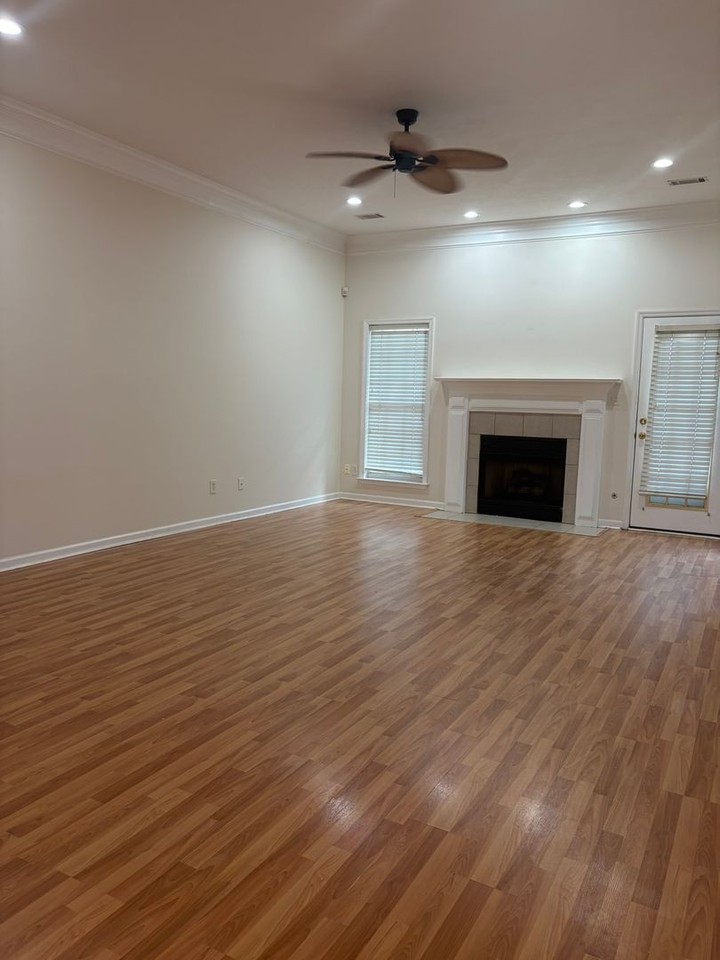 4246 4246 Colony Square Dr - Photo 6 of 36