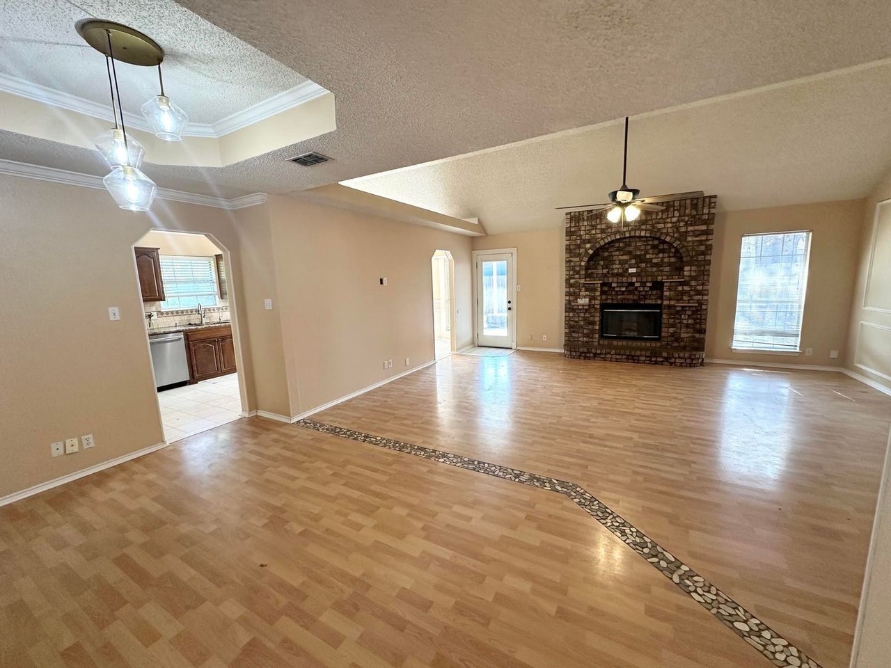 4413 Saint Andrews Dr - Photo 3 of 16