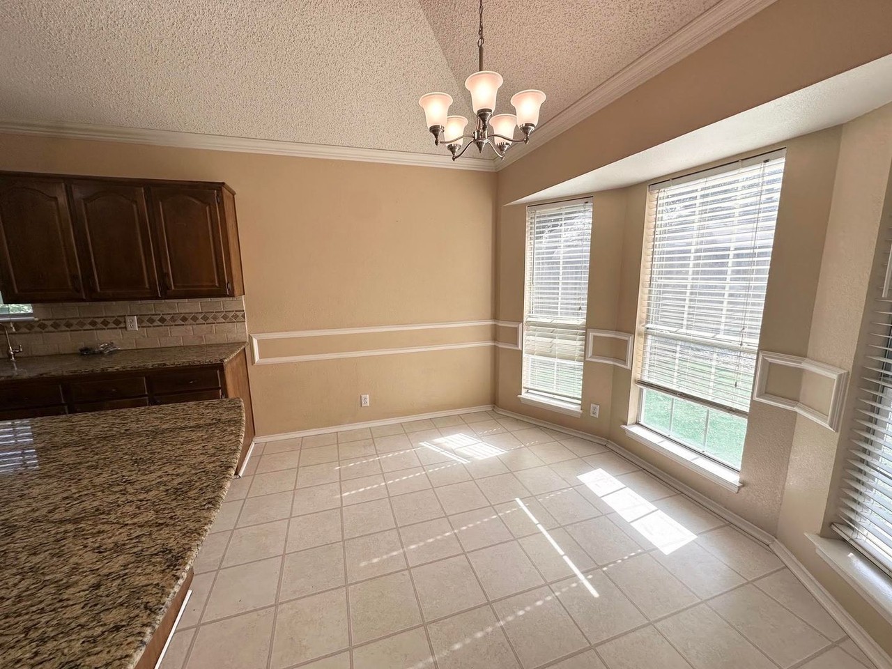 4413 Saint Andrews Dr - Photo 6 of 16
