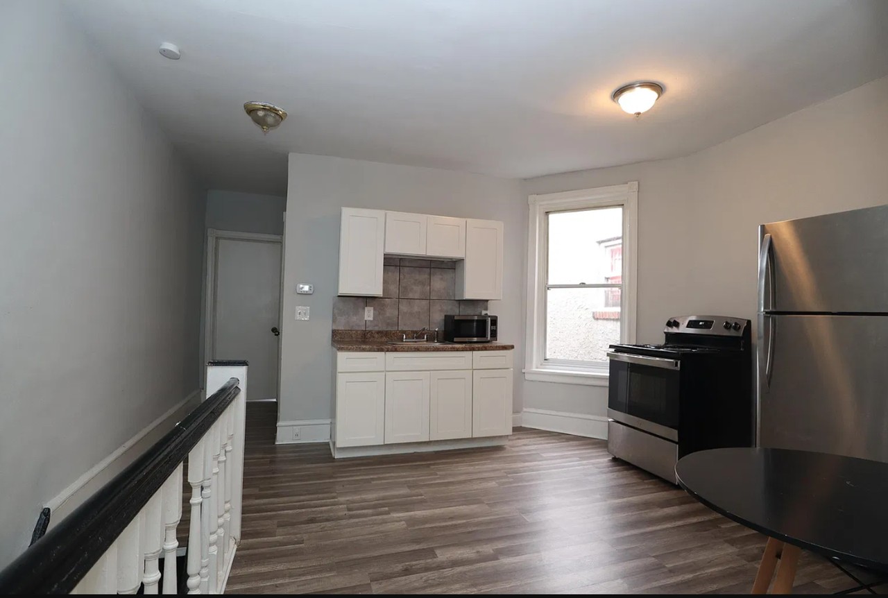 108 S Peach St - Photo 3 of 11