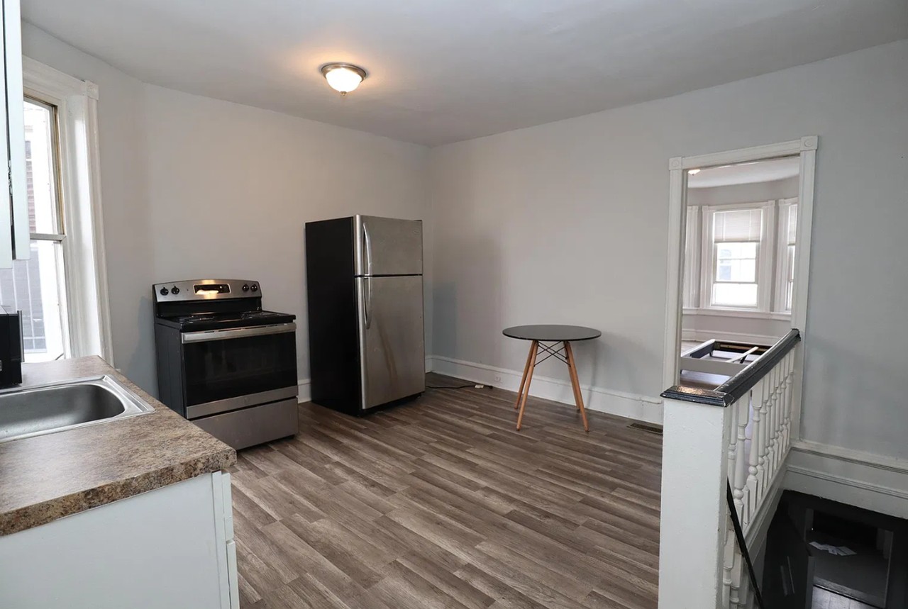 108 S Peach St - Photo 4 of 11