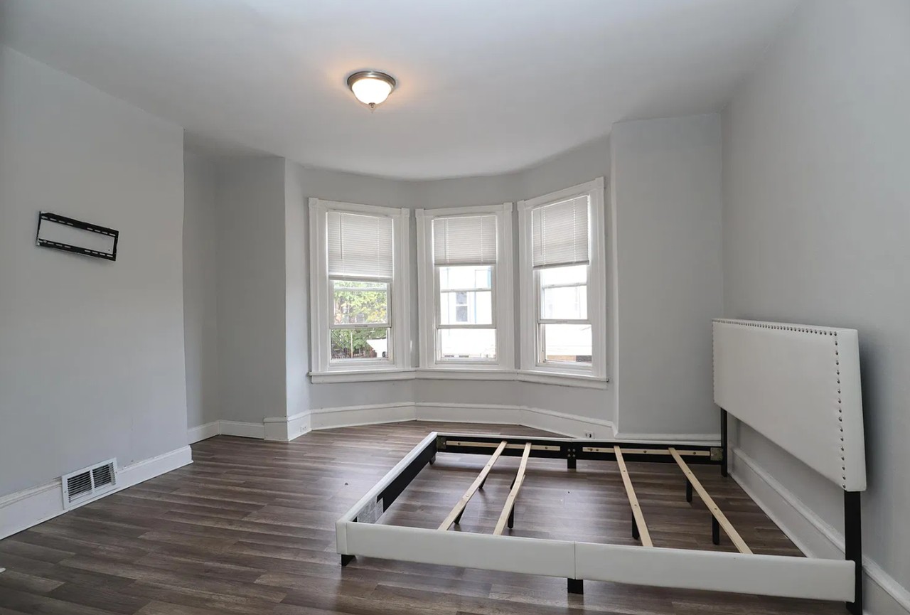 108 S Peach St - Photo 5 of 11