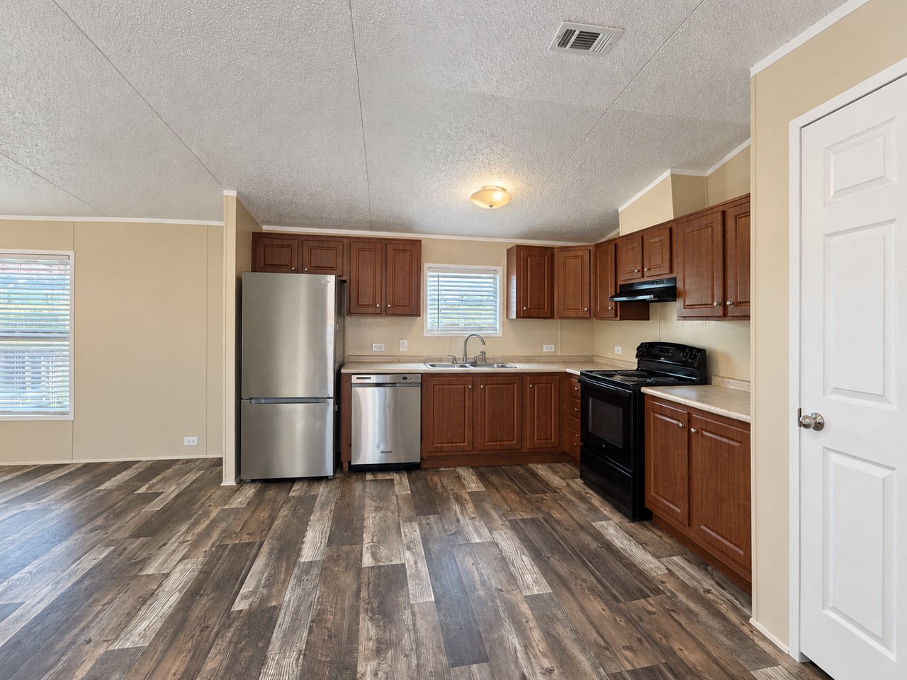 709 N Collins Fwy #200 - Photo 7 of 31