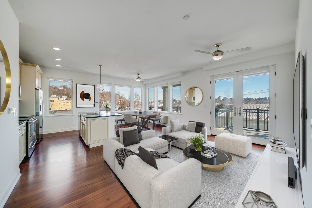 Infinity Edgewater - Photo 2 of 23